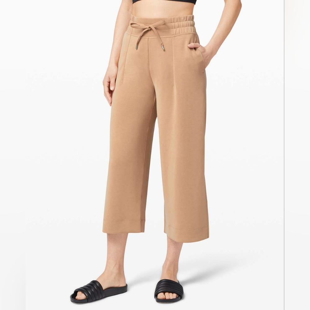 Lululemon Soft Ambitions High Rise Crop size 12